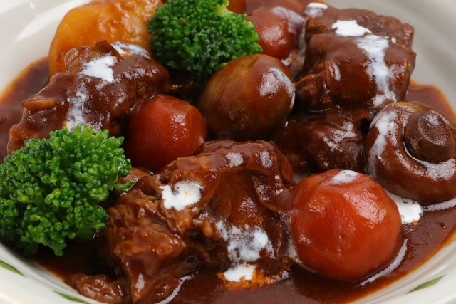 ビーフシチューが薄い場合の対処法！酸っぱい酸味を抑えたりコクを出すには何が必要？生涯使える知恵袋