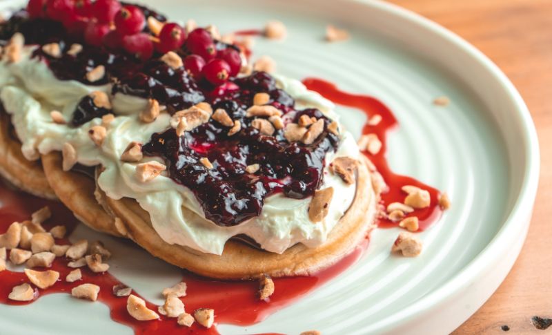 ホットケーキ・パンケーキに合うトッピングは？おすすめアレンジ集！お菓子のプロによるレシピをシェアする「シェアレピ」