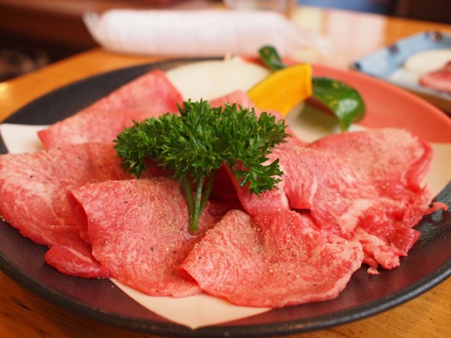 希少部位入り！極上但馬牛 焼肉セット 3種盛り ロース モモ 希少部位1種 合計600g 牛肉 焼肉 セット 焼き肉 お肉 牛 肉 但馬牛 黒毛和牛霜降り 但馬ビーフはまだ JALふるさと納税サイト