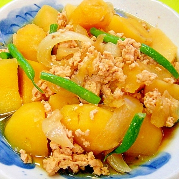 鶏ひき肉とさつまいもの肉じゃが