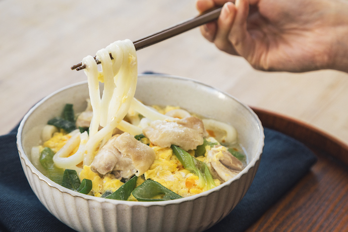 リュウジさんレシピ クノールのカップスープと冷凍うどんでレンチン！カルボナーラうどんを作っ