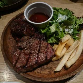 葛飾区亀有「ステーキバル JUST MEAT」でほおばる幸せ♪ 大満足ランチいただきます！ ねこらーまん- エキスパート -Yahoo!ニュース