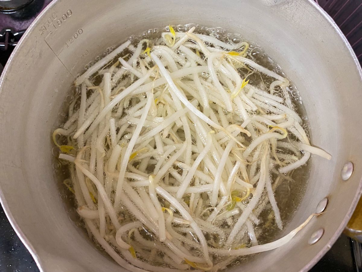 野菜のプロが教える！もやしは水からゆでるのが正解サンキュ