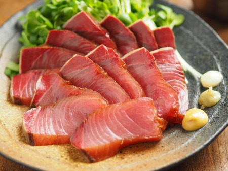 材料こちら↓ ◽️ぶりの漬け丼 2人分ぶりの刺身 好きなだけ 醤油 大さじ3 みりん 大さじ2 ごはん、卵黄 2人分 刻みのり、いりごま、薬味ねぎ適量 あれば. ◽️ほうれん草とツナの胡麻和え 4人分ほうれん草 1袋 ツナ缶 1缶 Lフレークがおすすめすりごま