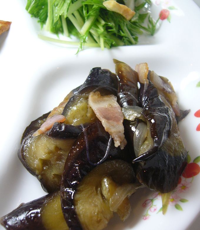 とろける食感と香ばし醤油が最高！ナスの和風ベーコンチーズ焼き