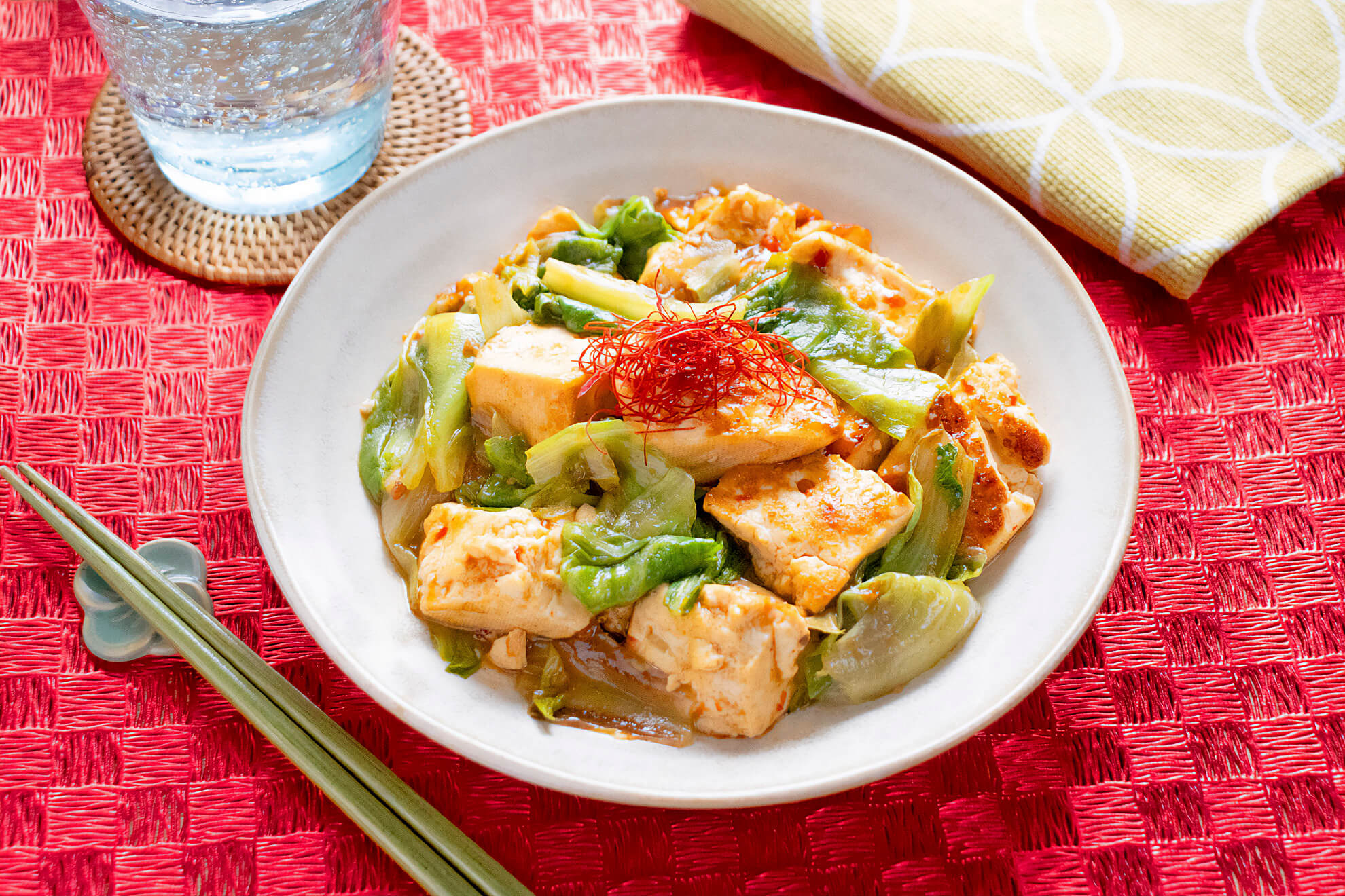 ベーコンとレタスのあつあつオイルかけ