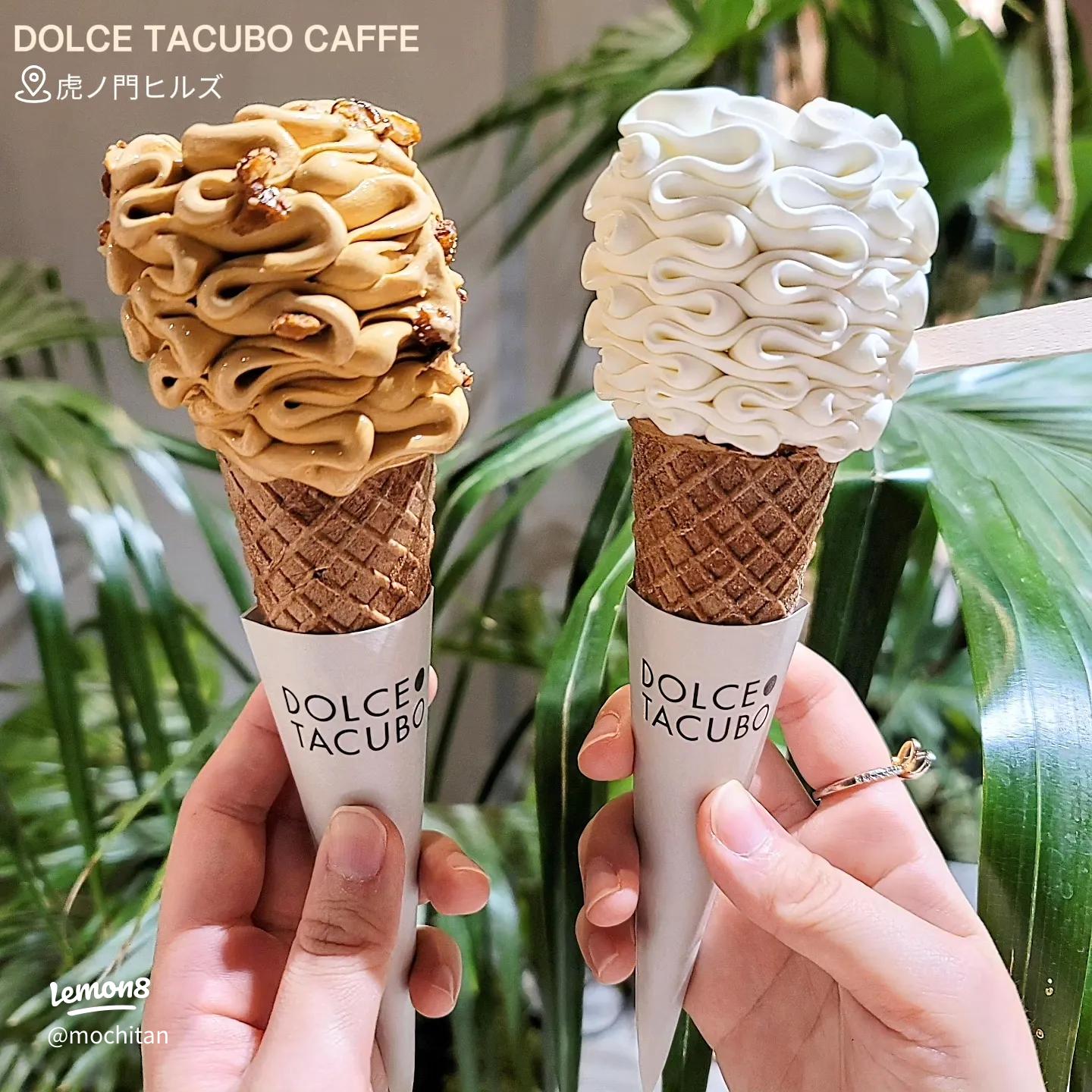 銀座supericecreamery ブルーアーモンド 税抜480円x2 😍映え＆味良し‼️青色のソフトクリーム が食べられるお店✨渋谷にもあるしみんな写真撮ってインスタ映えしちゃって🎶動画3枚目何とも不思議な色のソフトクリームはスピルリナによる青色が特徴で乳製品と砂糖不