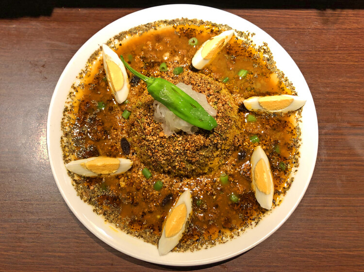 大阪の超人気店『ゼロワンカレー』が東京・三田に移転！さらにパワーアップした「南インドカレー」の魅力 - dressing ドレッシング