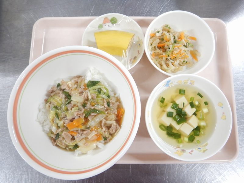 中華丼・半ラーメン・鶏の唐揚げ・春雨サラダ : 味食倶楽部