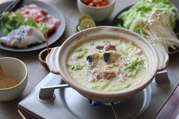 白だしで簡単！「水炊き風鍋」の作り方とおすすめのシメレシピ2選