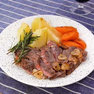 冷凍したステーキの美味しい焼き方徹底ガイド失敗しないコツとおすすめソースでワンランク上の食卓へ