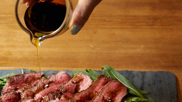 丹羽家のおうち天才ごはん パーティの新定番！ バルサミコ酢のソースがおいしい「鶏ももタリアータ」 6- レタスクラブ