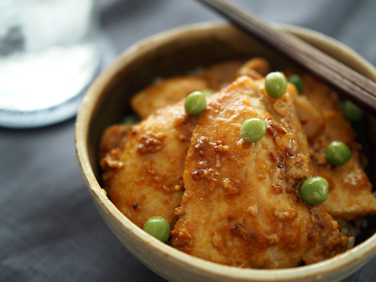 簡単・絶品晩ごはん！豚肉のハニーマスタード煮込みの作り方 kattyanneru