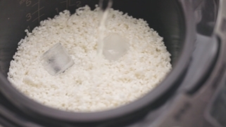 米・食味鑑定士直伝！古米を美味しく炊く方法 - 関西業務用米.com