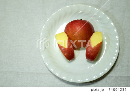 切ったりんごのイラスト うさぎ- イラストくん