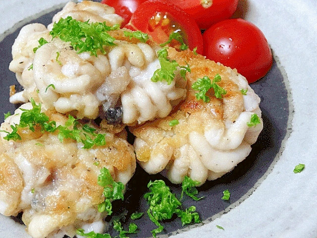 こんなん魔薬やん😭, 通風が心配な人はこれ食べちゃだめです あ、自分薬飲んでる予備軍す , タラの白子松前焼き, 下処理はしっかりしましょう,氷塩水でヌメリや臭みは取れますが、ヌメリが強い時は塩で軽く揉んでからヌメリを洗い流して氷塩水につけても大丈夫です🤭,昆布締めにして余分な水分出して旨味が凝縮、そして昆布の風味と旨味🤤, 調味料はお好みで👌, ポン酢でも旨いやつです,