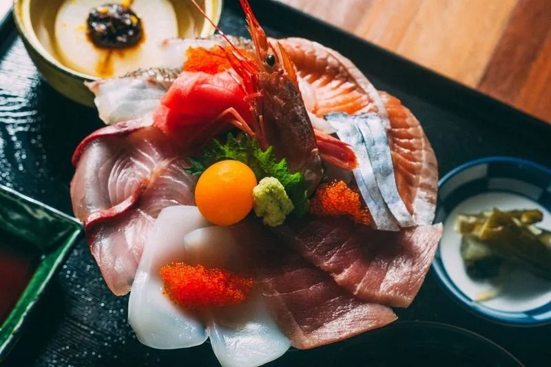 北海道で絶品海鮮丼を食べよう！新鮮な海の幸を味わえるおすすめ6選aumo アウモ