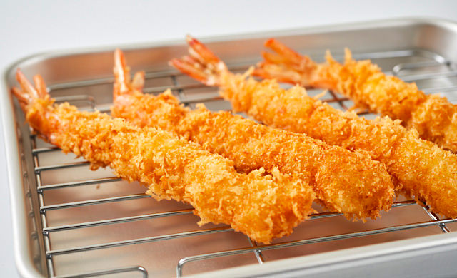 くるんと曲がるエビフライ まっすぐ揚げるコツに「感動した！」 – grapeグレイプ