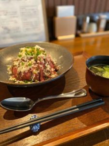 くに美 - こんばんは ステーキ丼のくに美です。 コロナ禍で日々厳しい状況が続いているところではありますが、お客様におかれましては平素より