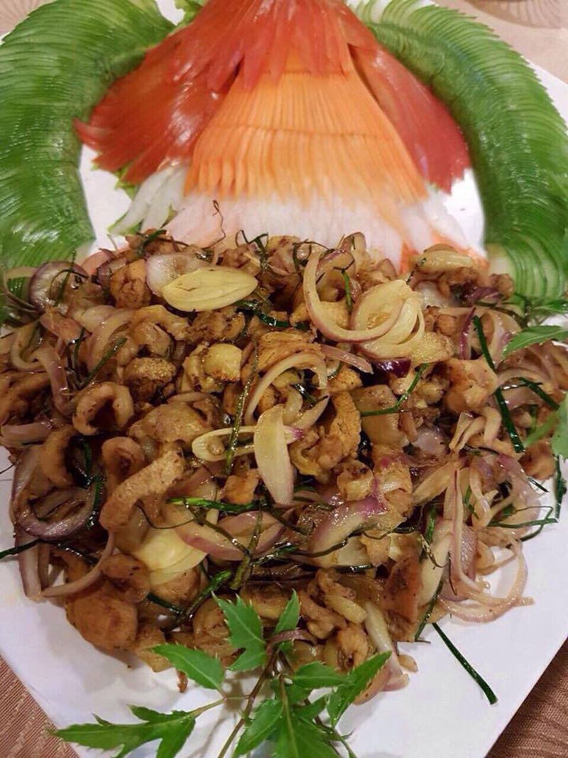 入手困難ドンタオ鶏を常時提供。３層５６０平米の大型店 「ZO SAI GON」