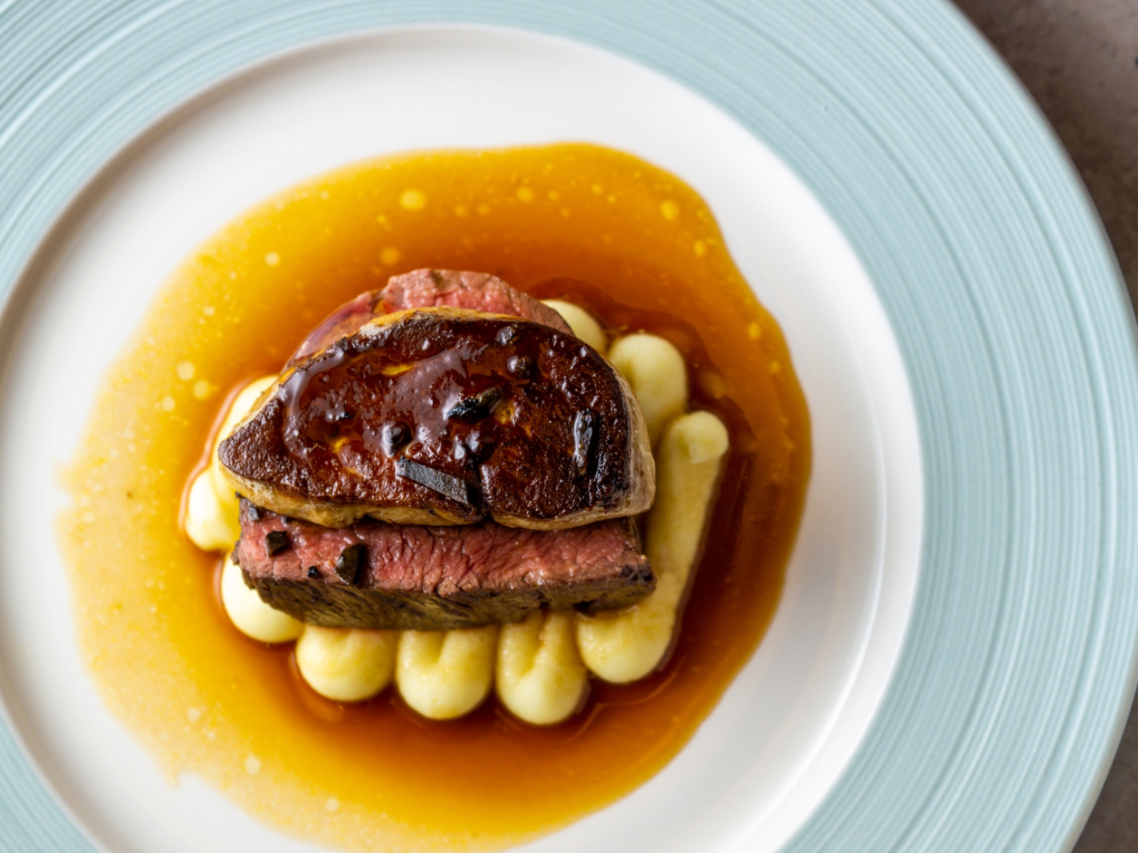 牛サーロインとフォアグラのロッシーニ・真鯛香草パン粉焼き│企業・法人向け高級宅配弁当デリシャステイク