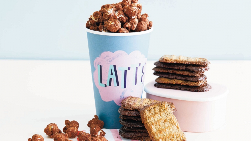 電子レンジで手軽に弾いて、バレンタインにも。『ハニーチョコポップコーン』食で楽しむ魔女♪野菜たっぷり彩りレシピ帳