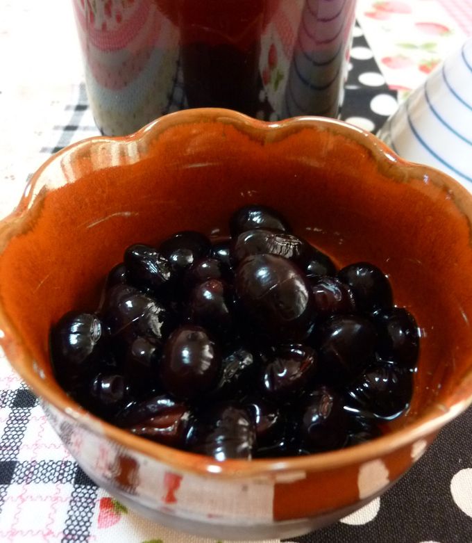 当社こだわり商品「玄米黒酢黒豆」に使用している黒大豆です。 北海道産光黒という銘柄で、大粒で大変風味の良い豆です。神奈川生協パルシステム様11月第4週の企画でお取り扱いいただきます❗️斉藤商店 浜松うまいもん 浜松グルメ 煮豆 酢大豆 浜松工場直売所