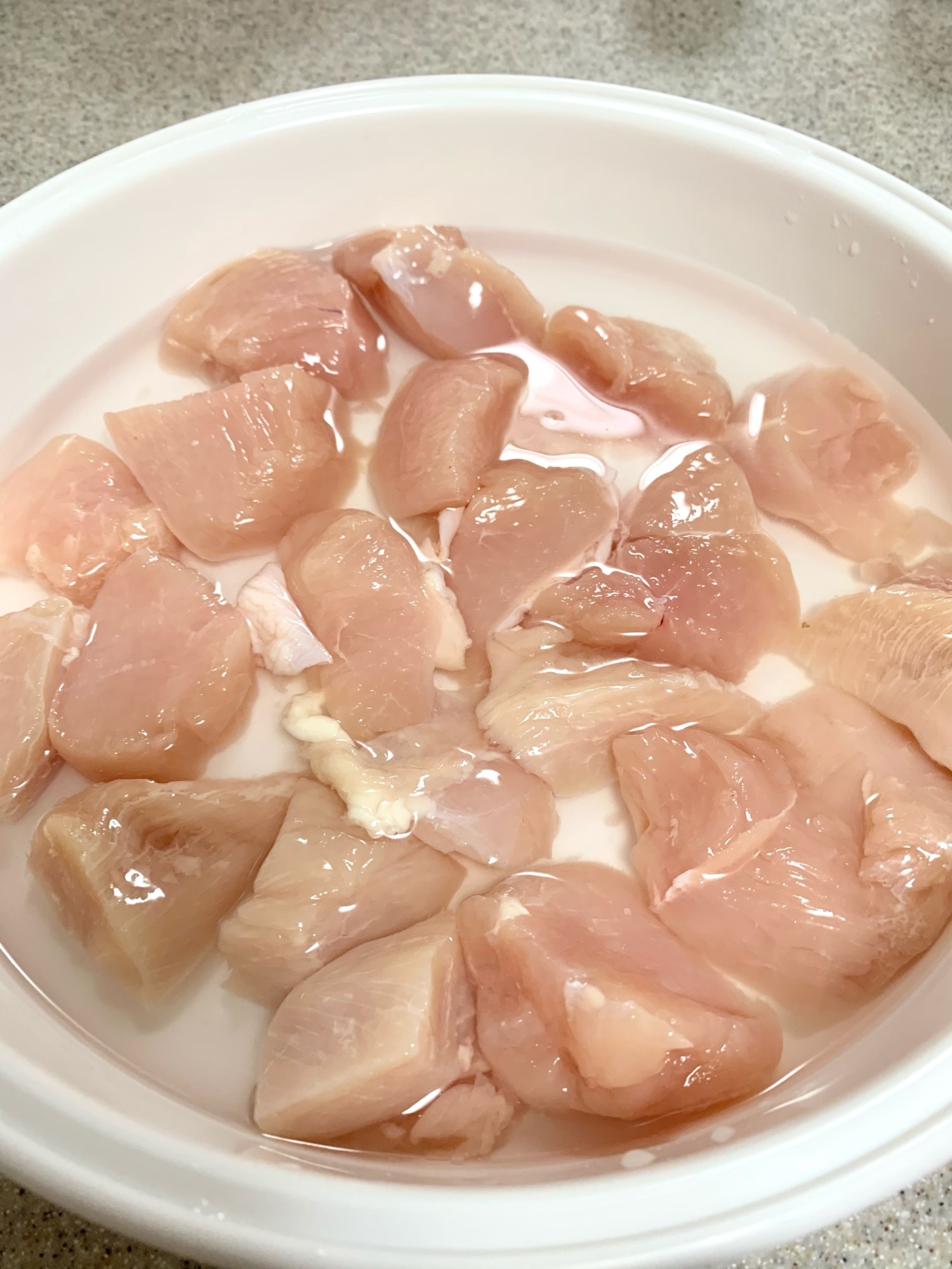 魔法の水で鶏むね肉を柔らかくする方法