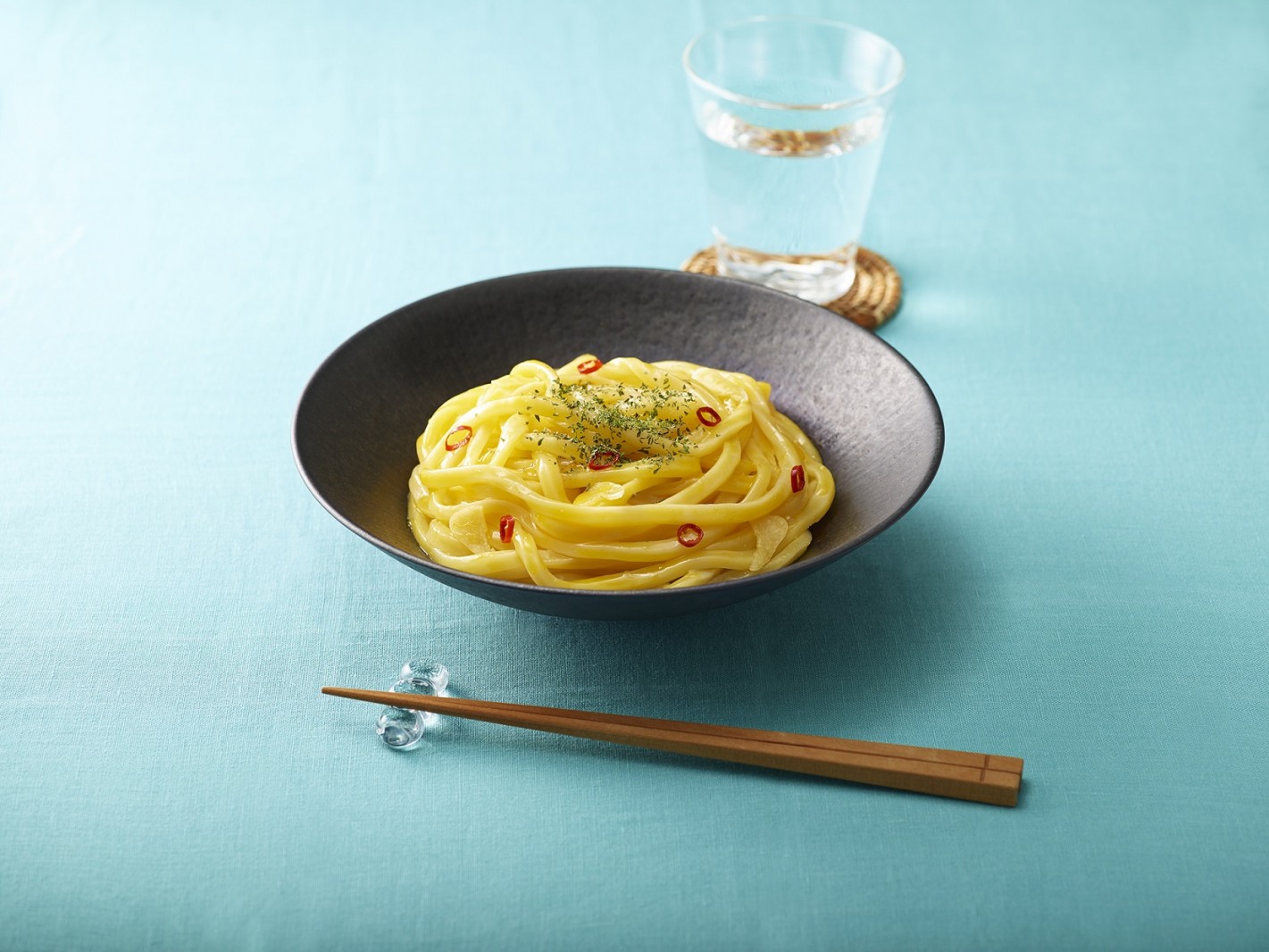 料理研究家・リュウジの簡単やばうまレシピ「ニラ釜玉うどん」となりのカインズさん