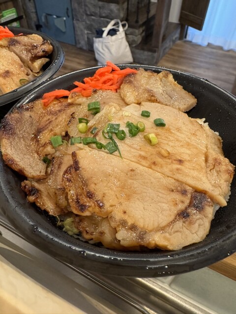 ちんばた』秩父名物の豚みそとわらじカツが同時に！「秩父名物W丼」を口コミレビュー！秩父・長瀞のおすすめ観光スポット紹介 - Fun!Chichibu ファンチチブ