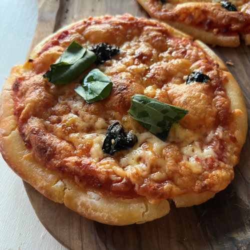 ふんわりモチモチ！米粉のピザ トマトピザ 大葉としらすのピザ 米粉レシピ rice flour pizza recipe tomato sauce 簡単 レシピ 米粉パン - YouTube