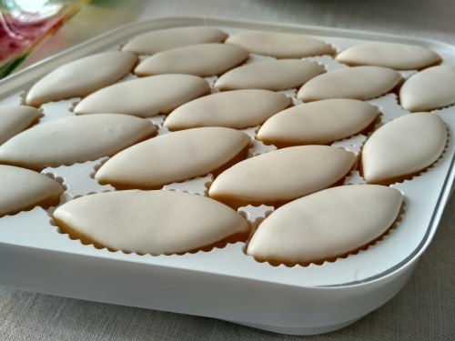 カリソン Calisson ：メランコリックな王妃の瞳を形どったお菓子、フランス・プロヴァンス地方の幸せを呼ぶお菓子の歴史Nao Masunaga