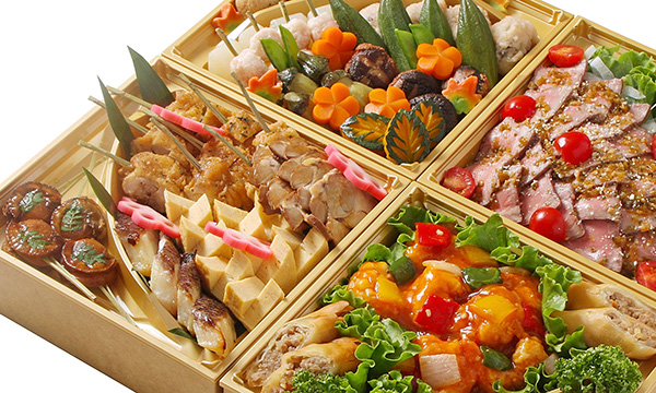 ようやく、家族集まるから おせち類盛り付け オードブルは生ハム類とチーズ 以外は自家製。おせち料理オードブル盛り付け今年もよろしくお願いします