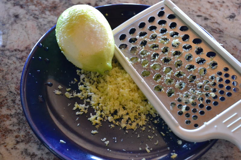 黄色のすりおろしたレモンの皮の写真素材・画像素材 Image 630051