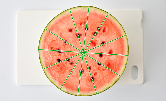 斬新すぎる！」スイカの”意外な切り方”に「これなら失敗しない！」「口の周りが汚れない」ぱるとよ 食材ブログ