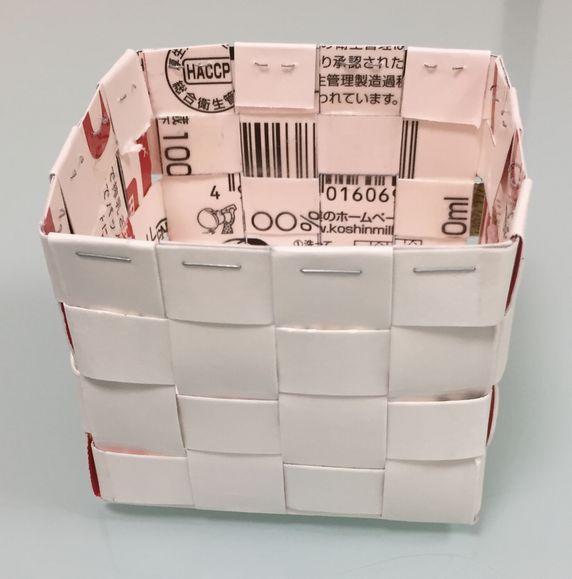 牛乳パックで バスケット を作りましたLEE