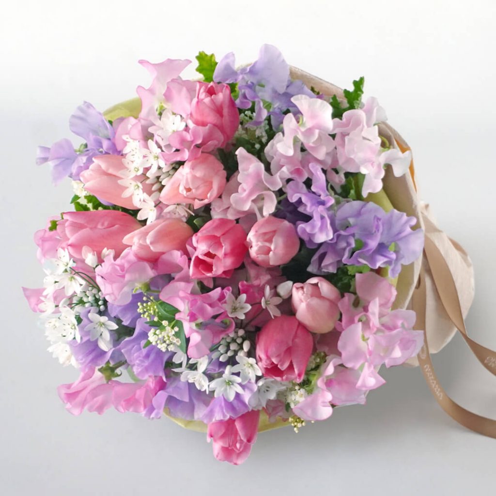 紫・ピンク系でまとめたラグジュアリーな雰囲気の花束 ラウンドタイプ8,500円胡蝶蘭 高級スタンド花 プレミアガーデン