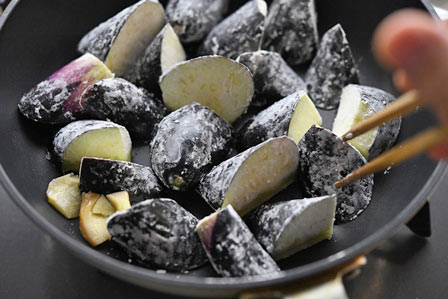 なすとピーマンの甘味噌炒めです☆少ない油で旨旨に♪