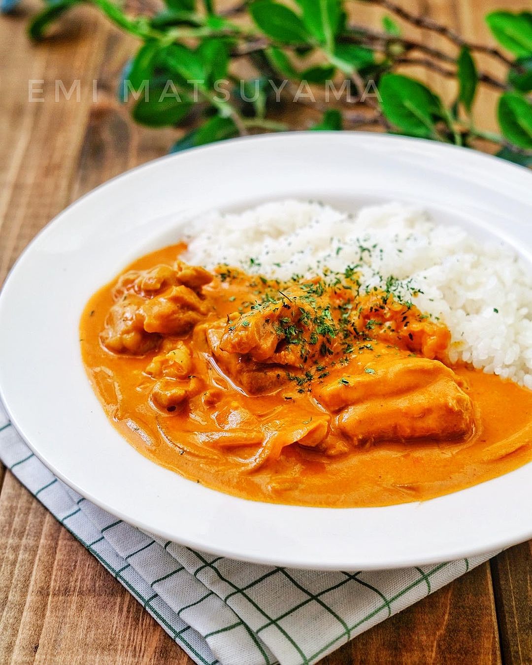 鶏肉の味噌トマトジュース煮込み