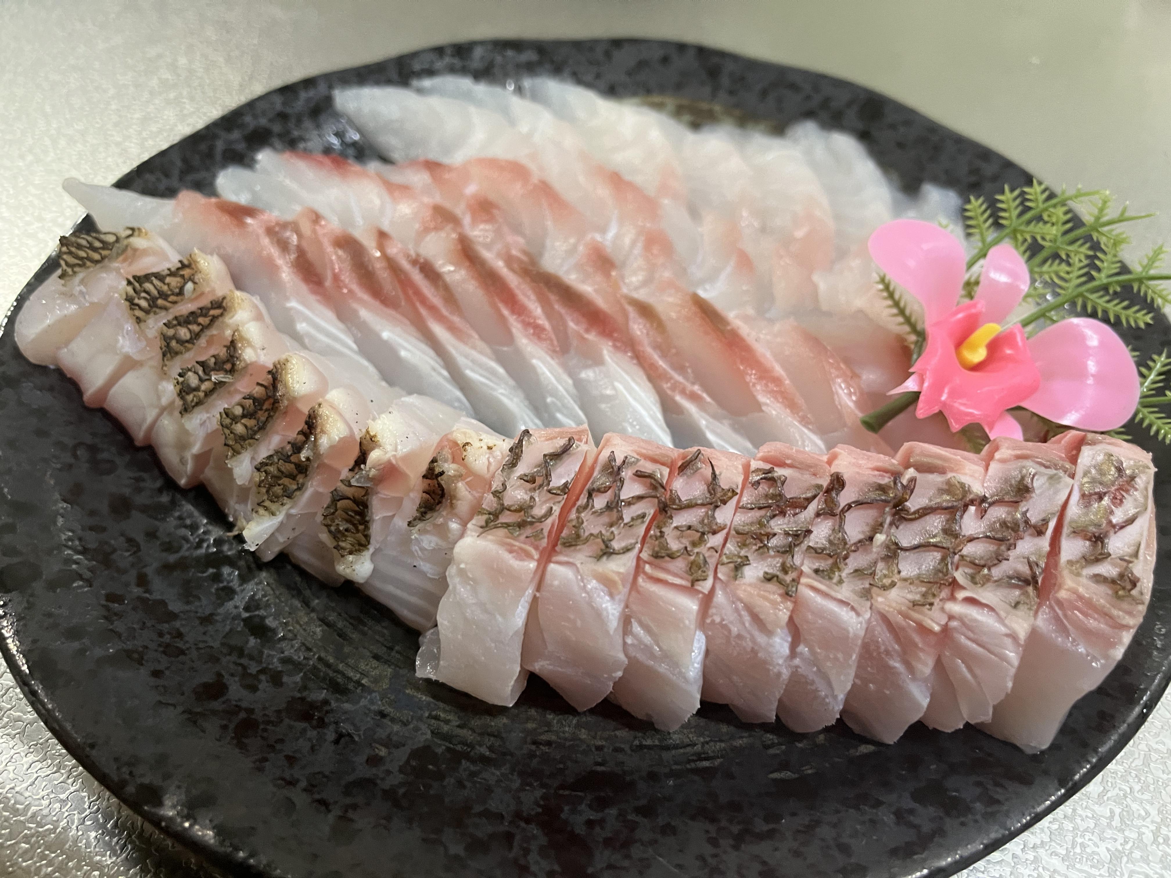 刺身の切り方、鯛の背節を牛刀で三種の食感の刺身にしてみます。鯛の下身背節で検証 魚屋の技術