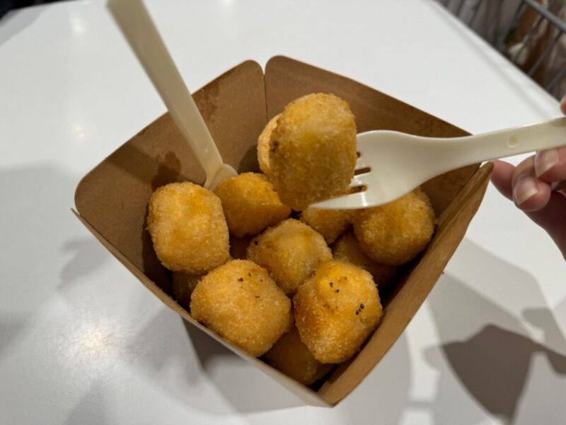 コストコのマカロニチーズはコスパ良し！アメリカの定番家庭料理でこってりチーズがおいしい