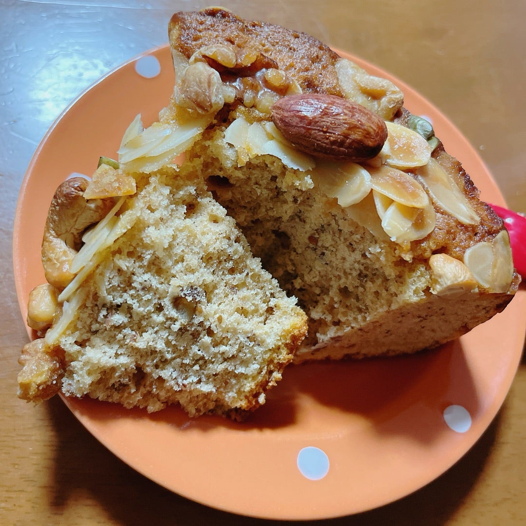 リトルマーメイド・アリエルのケーキ🐚⁡ このフリル・ ラプンツェルカラー⁉️😳🩷💜 ⁡ ⁡ ⁡ だけどテーマはアリエル🧜✨ ⁡ ⁡ ⁡⁡ ⁡ ⁡ ⁡ ⁡ ⁡ ⁡ アリエルを飾るフリルケーキと言えば、 ⁡ 水色系のデコレーションが 定番と思っておりましたが・ ⁡ ⁡ ⁡ピンク×紫色の