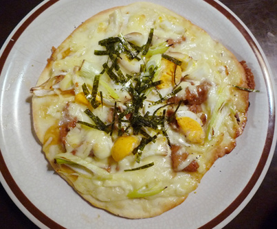簡単！焼き鳥の缶詰めで照り焼きチキンピザ