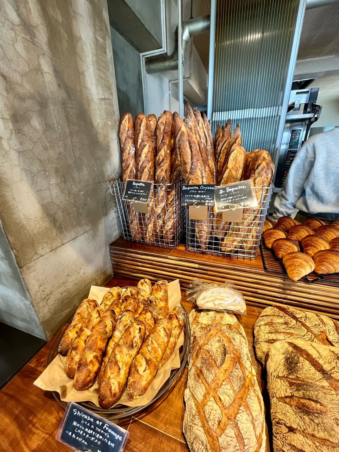 神楽坂「パン・デ・フィロゾフ」有名シェフが天然酵母＆長時間発酵で作る、香り高く柔らかいハードパンが人気の行列店！オトナ女子日記♡