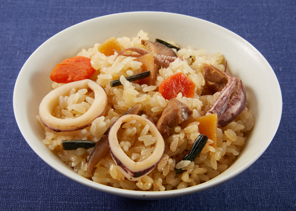 ご当地メニューを簡単に再現！炊飯器でお手軽「いか飯風炊き込みおこわ」おつまみレシピたのしいお酒.jp
