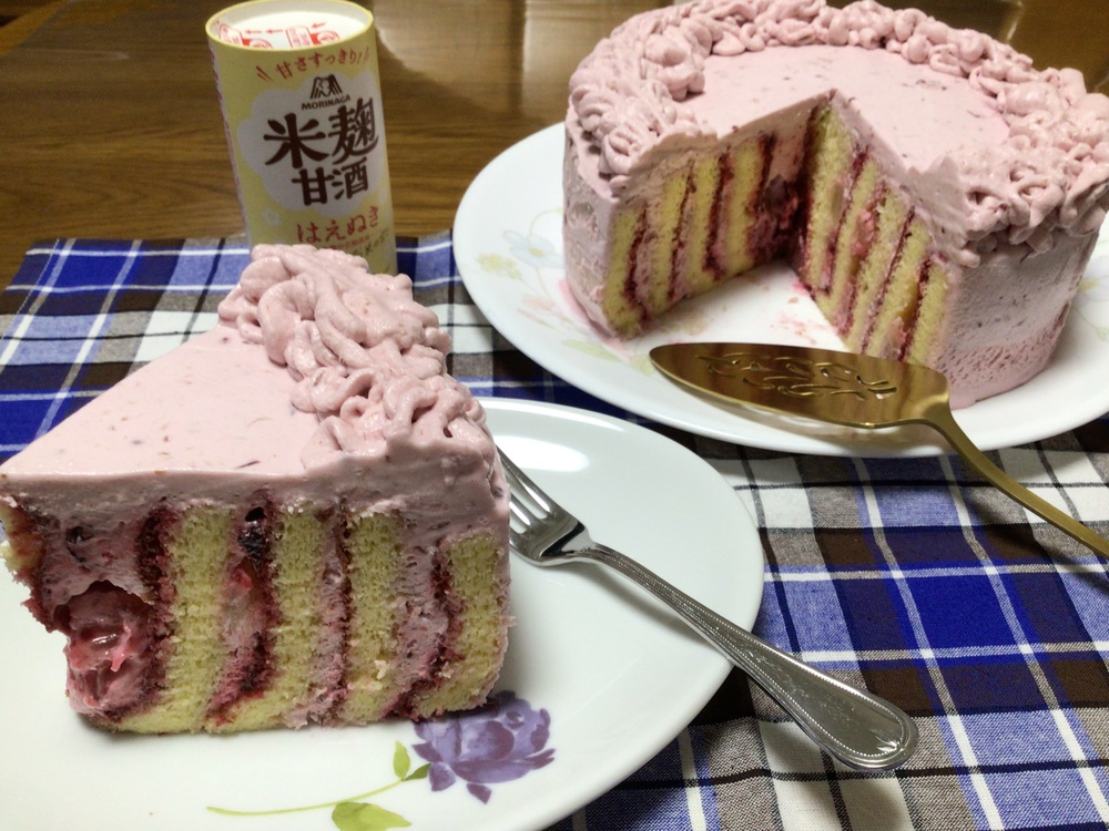 紫色のケーキ洋菓子研究所 テール・エ・ソレイユ