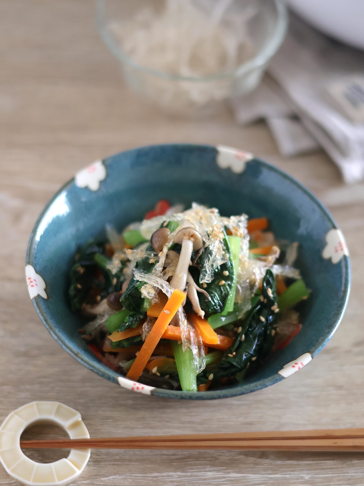 暑い日にレンジで簡単！小松菜と人参としめじの麺つゆナムル 冷凍しめじゆんママの日常