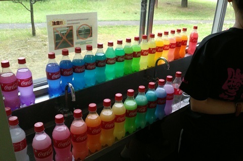 文化祭、学園祭の出し物に！ 映えるドリンクを販売しませんか？🌈✨ オーロラコットンキャンディにお好きなドリンクを入れて混ぜるだけ！カラーバリエーションも豊富で、イベントの思い出になること間違いなし！ お見積もりや納期については、HPのお問い合わせフォーム