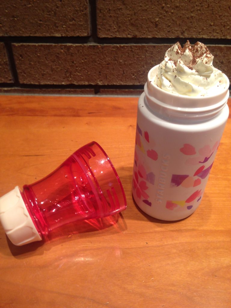 写真あり マイタンブラーにフラペチーノは入れてもらえるの？スタバの疑問を解決スタバに暮らす