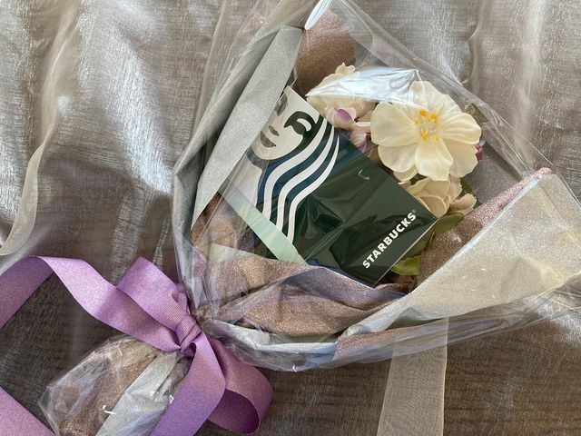 全員参加もＯＫ！ブーケトスの代わりになる演出 ～プレゼントトス～